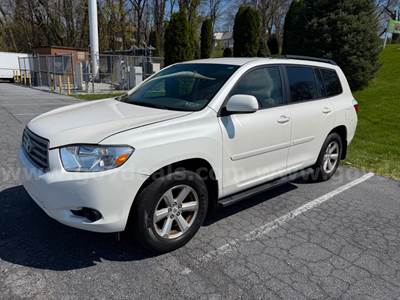 2010 Toyota highlander 3.5L AWD. 7-Seater.
