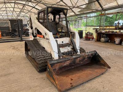 BOBCAT T300 SKID STEER
