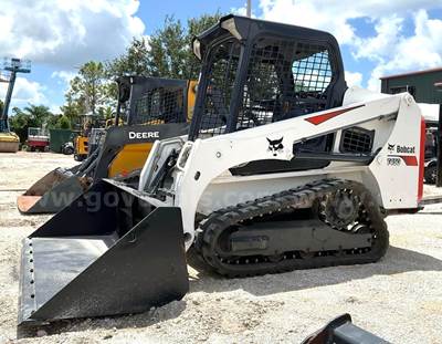 2019 BOBCAT SKID STEER MODEL T450, DIESEL, RUBBER TRACKS, BUCKET APPROX 7FT W, RUNS AND OPERATES