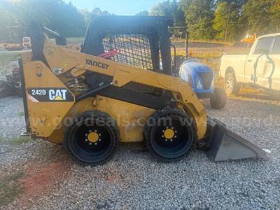 CAT 242D Skid Steer