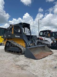 2021 JOHN DEERE SKID STEER MODEL 325G, DIESEL,RUBBER TRACKS, BUCKET APPROX 76in W , RUNS AND OPERATES