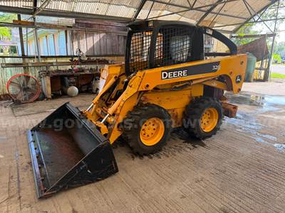 John Deere 328 skid steer