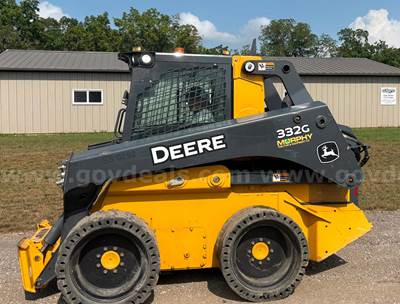 2019 John Deere 332G w/ High Flow