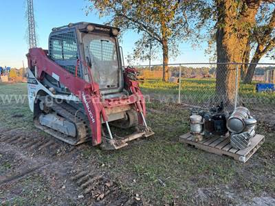 Takeuchi TL10V2 high flow skid steer