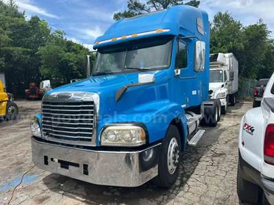 2005 Freightliner ST120 Semi Truck