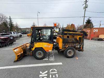 Trackless MT6 Snow Removal Equipment