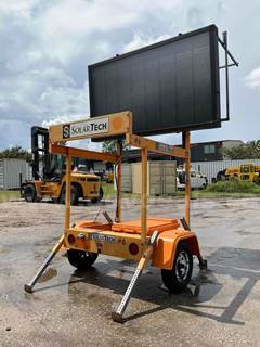 2013 SOLAR TECH SILENT MESSENGER II MESSAGE BOARD, TOW BEHIND