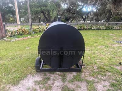 Barbecue grill on wheels