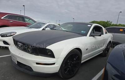 2006 Ford Mustang GT Deluxe Coupe CALIFORNIA CAR NO RUST!