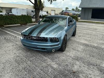 2005 Ford Mustang V6 Premium Coupe