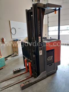 2005 Toyota 7BRU18 Electric Warehouse Reach Truck Forklift w/Charger