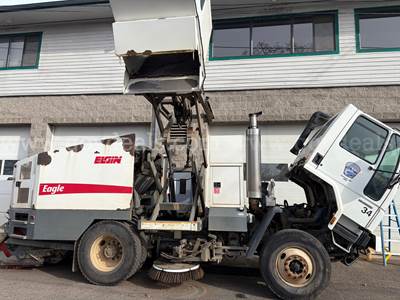 2007 Sterling SC8000 Sweeper