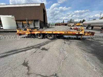2004 Globe GITA20‑28 Flatbed Tilt‑Deck Trailer