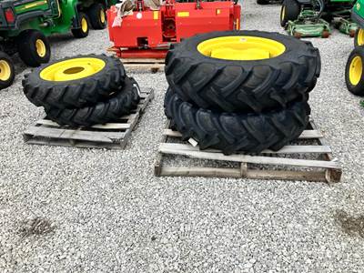 Set of Ag R1 tires