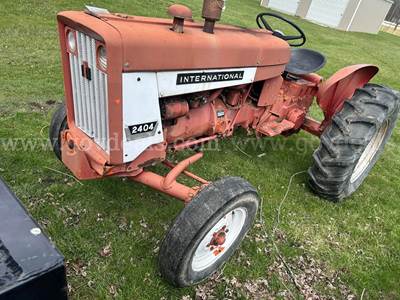 International 2404 runs perfect