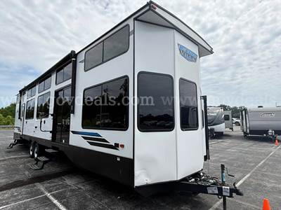 NO RESERVE ABSOLUTE AUCTION 2023 FOREST RIVER GRAND VILLA 42 VIEW  DESTINATION TRAVEL TRAILER