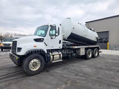 2016 Freightliner Dumping Vac Truck