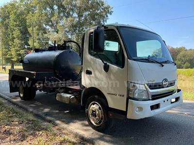 2013 Hino XJC740 Porta John Pumper