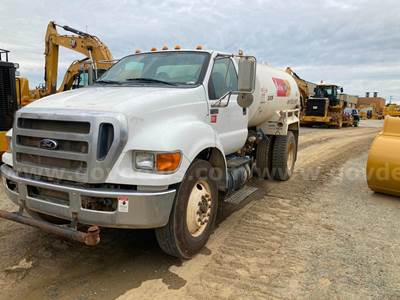2012 Ford F-750 XL SD 2,000 Gallon S/A Water Truck