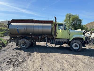 1989 International 3000Gal Stainless Steel Water Tank Truck