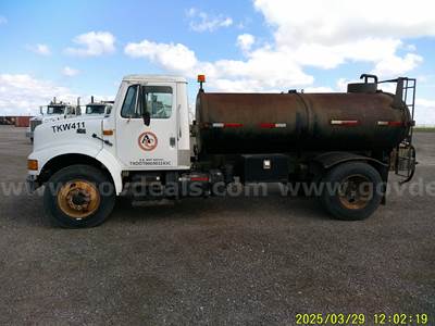 1997 International 4900 S/A Water Truck