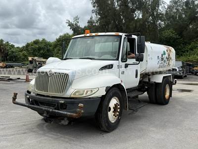 2006 International DuraStar 4300 2,000 Gallon S/A Water Truck
