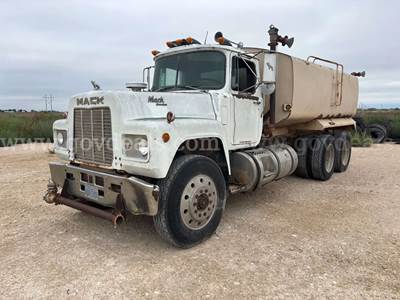1989 Mack Water Truck