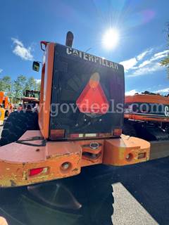 2 Lots: CAT and Komatsu Loaders