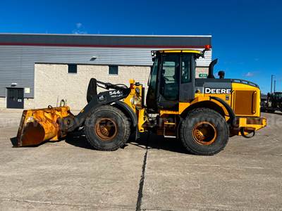2016 John Deere 544K Loader w/ Henke V-Plow