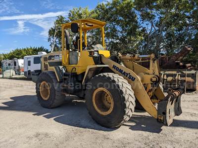 KOMATSU (2005) WA200-5 Wheel Loader Open Cab, 2.75yd. JRB Q-A Bucket & Forks, Open Canopy