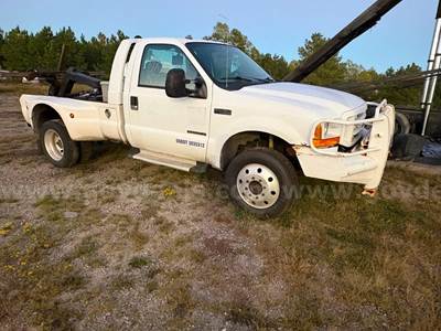 2000 Ford F-450 7.3L turbo with electric over hydraulic Dynamic self loader wheel lift