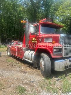 1978 ford  Single axle  with Zack lift under lift gvwr 35,000 pounds truck weighs 17000 how it sits