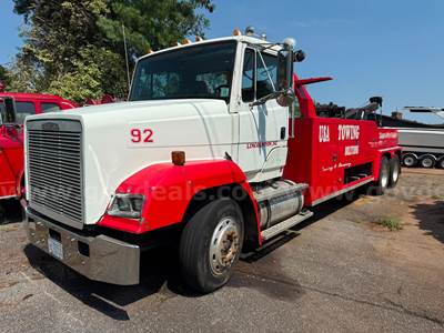 2000 Freightliner Tow Truck with Vulcan V50 Wrecker Bed