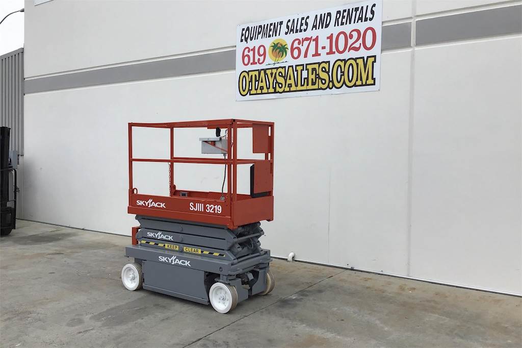 2011 Skyjack SJIII3219 Scissor Lift For Sale San Diego, CA 24191