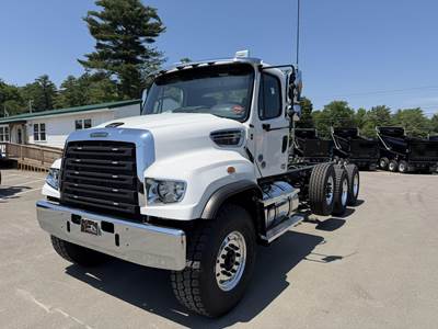 Freightliner 114SD Tri Axle Cab & Chassis Truck - Detroit, 525HP, 6 Speed Allison Rds Automatic