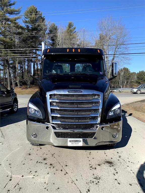 2020 Freightliner Cascadia 126 Day Cab Truck - Detroit 600HP, 18 Speed