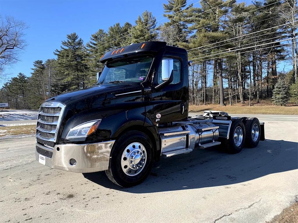 2020 Freightliner Cascadia 126 Day Cab Truck - Detroit 600HP, 18 Speed