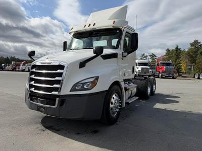 Freightliner Cascadia 126 Day Cab Truck - Detroit 435HP, Amt