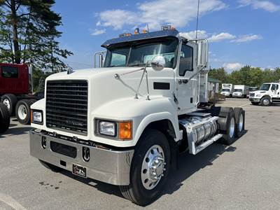 Mack Pinnacle CHU613 Day Cab Truck - Detroit 505HP, 18 Speed Manual