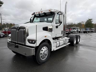 Western Star 49X Day Cab Truck - Detroit 560HP, 18 Speed Manual