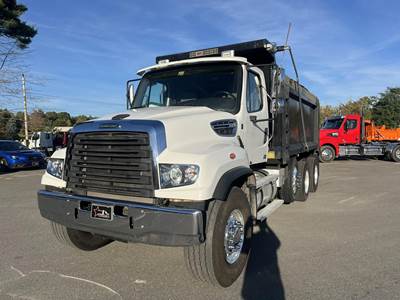 Freightliner 114SD Dump Truck - Detroit, Automatic