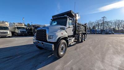 Freightliner 114SD Tri Axle Dump Truck - Detroit 525HP, Automatic