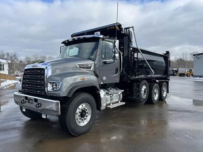 Freightliner 114SD Dump Truck - Detroit 525HP, Automatic