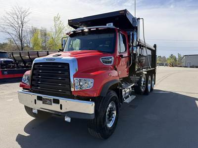 Freightliner 114SD Tri Axle Dump Truck - Detroit 525HP, Automatic