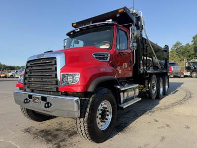 Freightliner 114SD PLUS Tri Axle Dump Truck - Detroit 525HP, Automatic