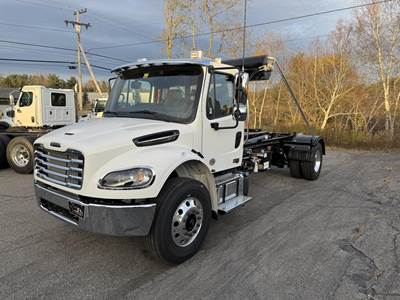 Freightliner eM2 106 Hooklift Truck - Cummins, 325HP, Automatic