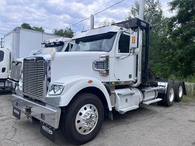 Freightliner Coronado 122 SD Tandem Axle Oil Field Truck - Detroit, 18 Speed Manual