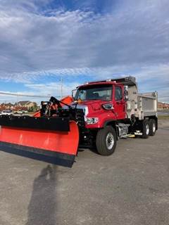 Freightliner 114SD PLUS Tandem Axle Plow / Spreader Truck - Detroit, Automatic