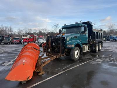 Volvo VHD64F200 Tandem Axle Plow / Spreader Truck - D11, 385HP, Automatic