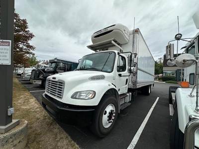 Freightliner M2 106 26 ft Refrigerated Truck - 220HP, Automatic, Thermo King